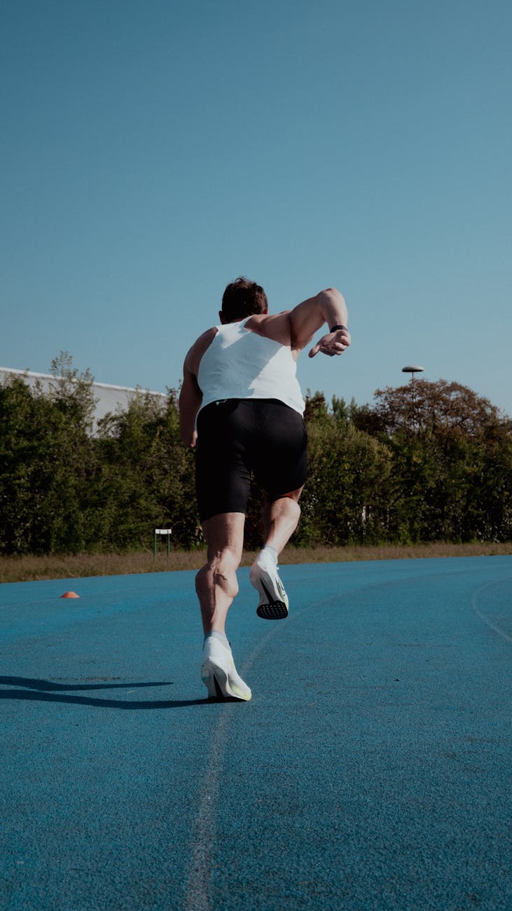 Allenamento HIIT: cos'è, benefici e scheda per iniziare subito