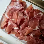 Il Prosciutto di San Daniele DOP: storia, produzione e prosciuttifici da visitare in Friuli
